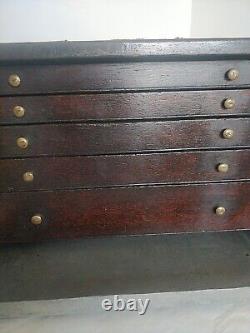 Armoire d'outils de menuisier vintage en bois massif avec tiroirs de coffre à outils de génie civil