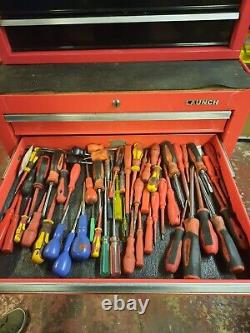 Boîte à outils US PRO TOOLS avec chariot à roulettes et tiroirs à roulement à billes rouge