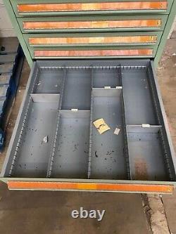 Boîte d'armoire à outils VIDMAR pour ingénieurs avec tiroirs en acier de la marque Lista OAL DIM.