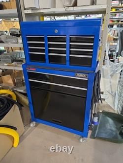 Cabinet à roulettes à deux tiroirs et commode à six tiroirs