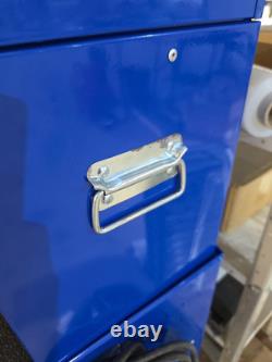 Cabinet à roulettes à deux tiroirs et commode à six tiroirs