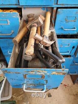 Cabinet d'atelier vintage en acier avec tiroir à outils