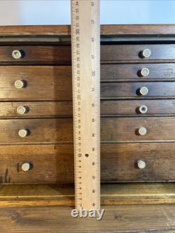 Coffre à outils vintage Neslein pour horlogers et ingénieurs avec 8 tiroirs