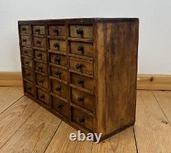 Coffret de tiroirs en bois vintage de collectionneur d'outils d'ingénieur horloger
