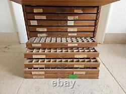 Coffret en bois d'armoire avec tiroirs pour imprimeurs, graveurs, bijoutiers et outils d'ingénieurs