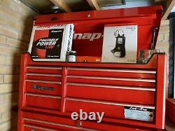 Snap On 40in Tool Box, 2 X Middle Drawer Units, And End Locker Cw Tous Les Outils