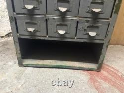 Tiroir / armoire de rangement en métal industriel avec 27 outils en métal vintage