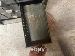 Tiroir / armoire de rangement en métal industriel avec 27 outils en métal vintage